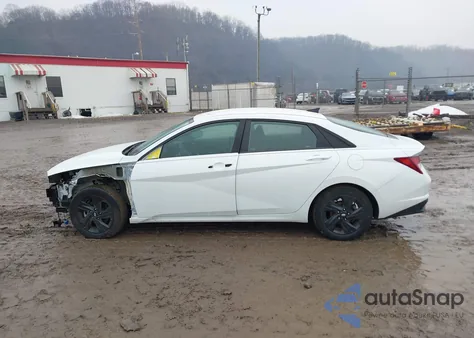 2023 Hyundai Elantra Sel z USA, uszkodzony, nr VIN 5NPLM4AG2PH090267